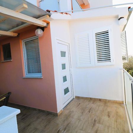Apartmani Bilokapic พรีมอชเตน ภายนอก รูปภาพ