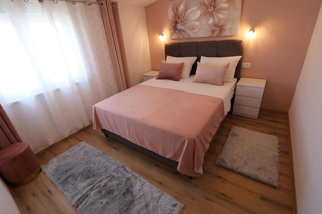 Apartmani Bilokapic พรีมอชเตน ภายนอก รูปภาพ