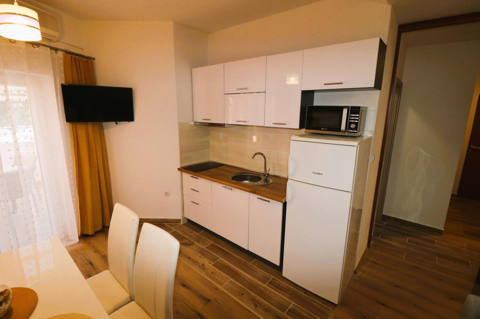 Apartmani Bilokapic พรีมอชเตน ภายนอก รูปภาพ