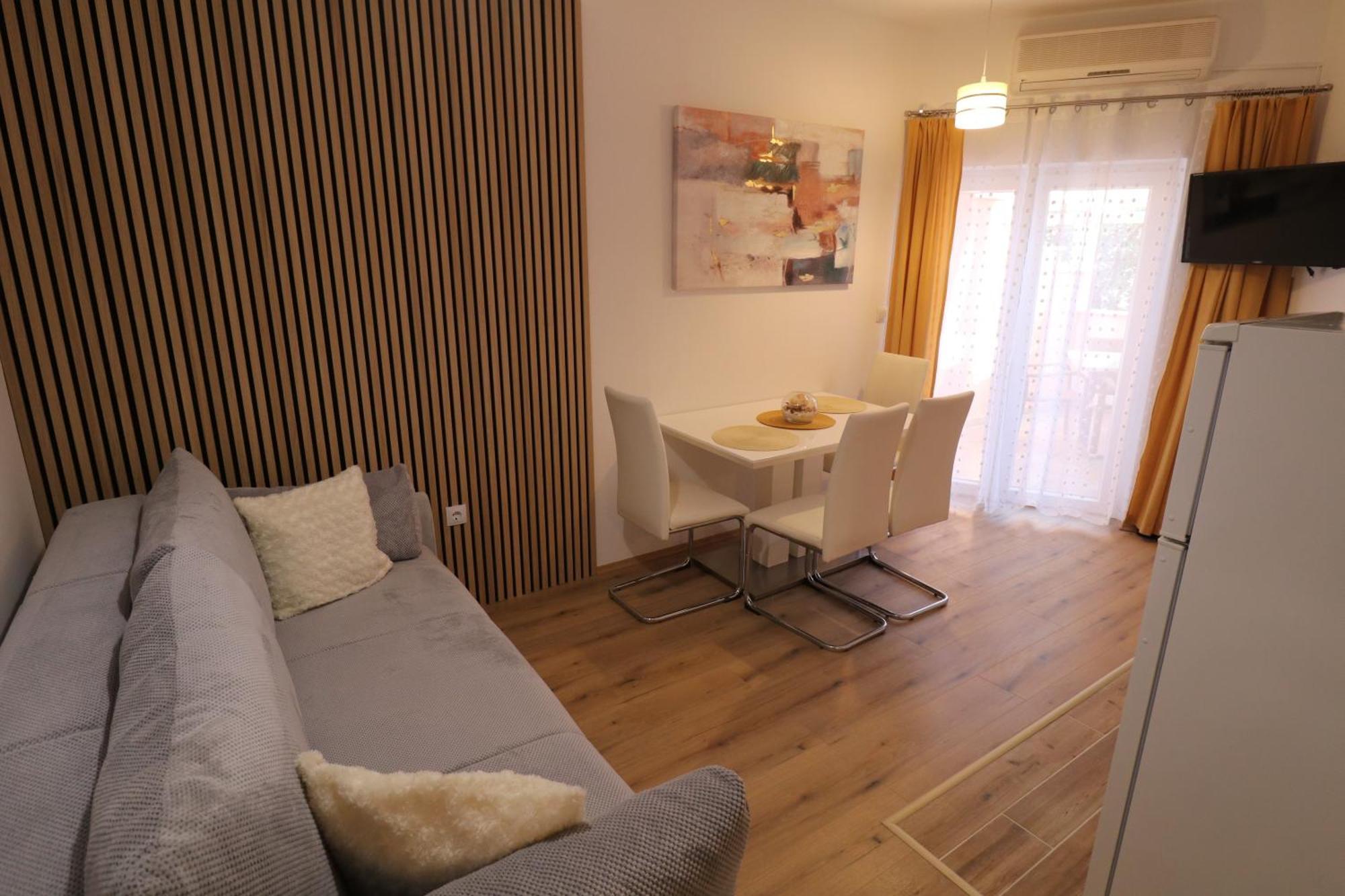 Apartmani Bilokapic พรีมอชเตน ภายนอก รูปภาพ