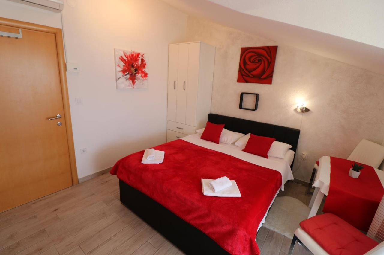 Apartmani Bilokapic พรีมอชเตน ภายนอก รูปภาพ